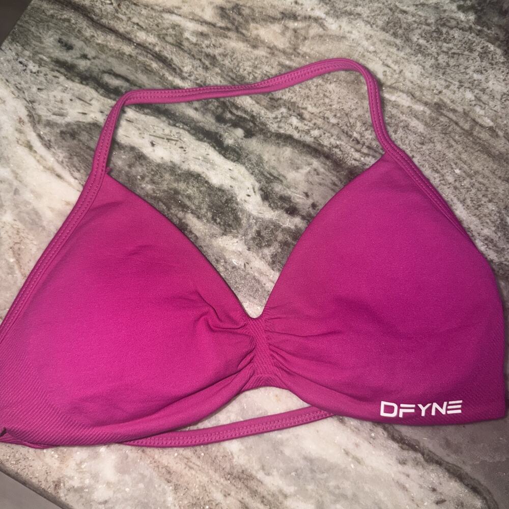 NWOT Berry DFYNE SPORTS Athletic BRA SIZE Med (AN23)